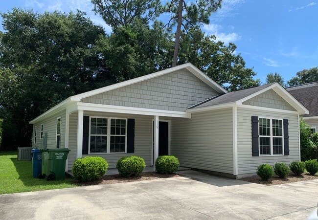 Building Photo - $500 OFF 1ST MONTHS RENT! Lawncare INCLUDED! 3 Bedroom, 2 Bath House