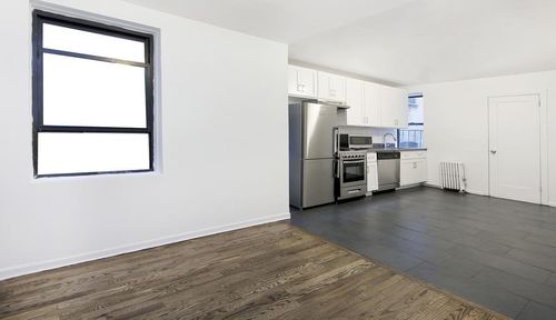 Building Photo - 132 8th Ave