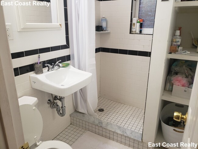 Foto del edificio - 45 Westland Ave