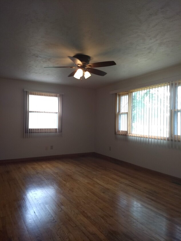 Building Photo - 608 Spruce Ave