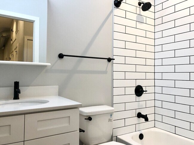 Foto del edificio - Available April 1st - Ukrainian Village / West Town 1 Bed