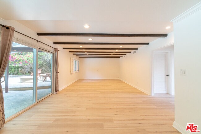 Foto del edificio - 4220 Towhee Dr