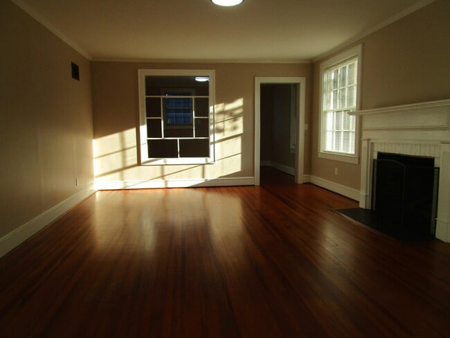 Building Photo - 7 Harby Ave