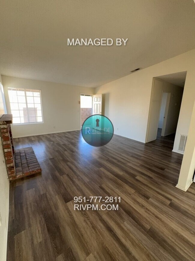 Foto del edificio - Coming soon!!  Centrally located Riverside...