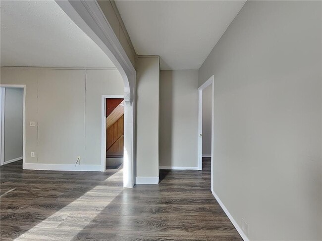 Building Photo - 1115 19th Ave NE