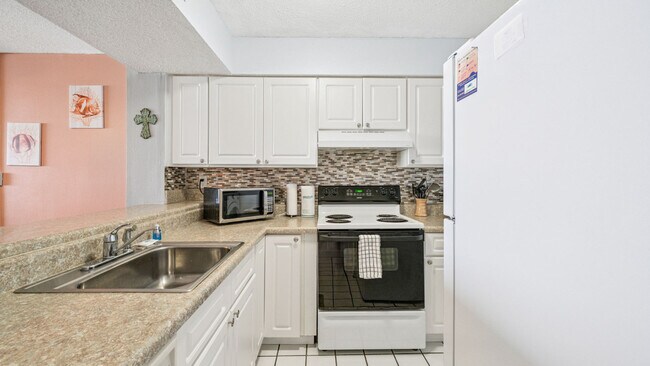Building Photo - 7205 Thomas Dr