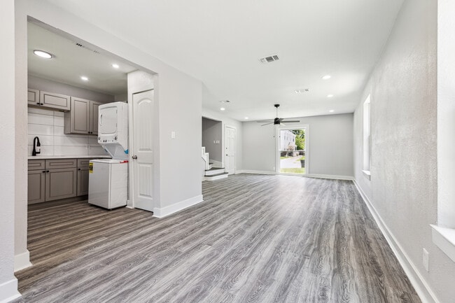 Building Photo - 3431 Rosedale St