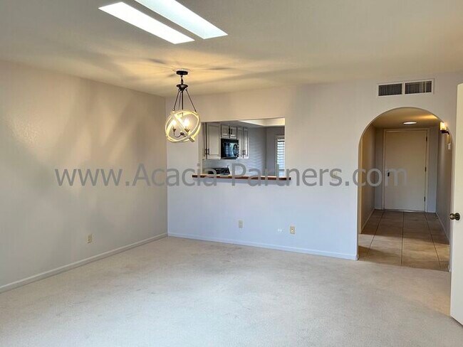 Building Photo - Catalina Foothills Townhouse