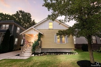 Building Photo - 423 Pingree Blvd