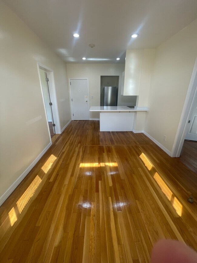 Foto del edificio - 9/1 No Fee! Renovated full 2BR in Audubon Circle/Kenmore area
