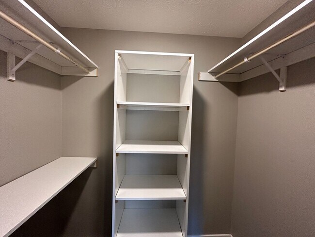 Building Photo - 4 Bed, 4 Bath house