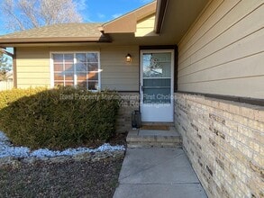 Building Photo - 10802 W Carr Ave