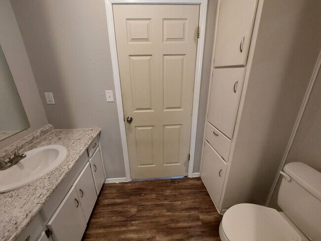 Foto del edificio - 301 N Louisiana St