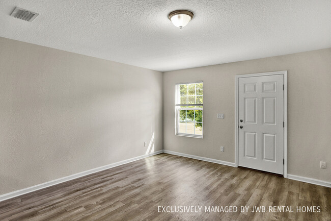 Foto del edificio - 8480 McGirts Village Ln