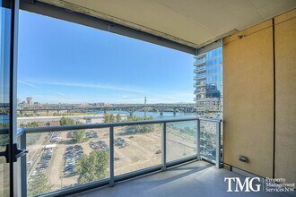 Building Photo - 3570 S River Pkwy
