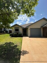 Building Photo - 2108 Pinckney Ct