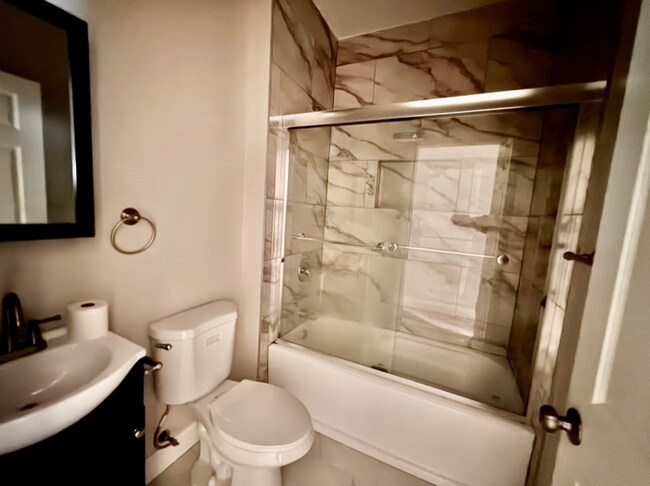 Foto del edificio - 141-143-143 Howard Ave