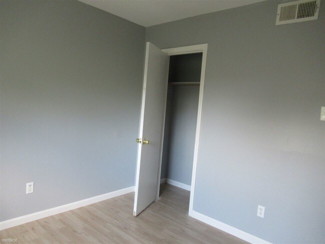 Foto del edificio - 2767 Waverly Ave