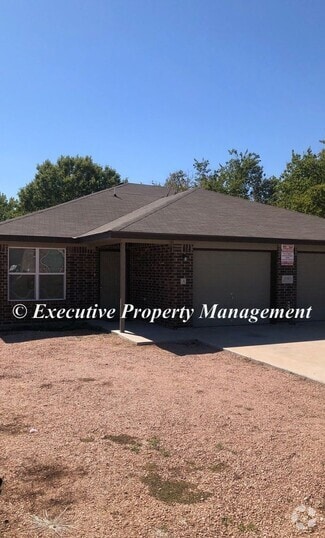 Building Photo - 1210 Westview Dr
