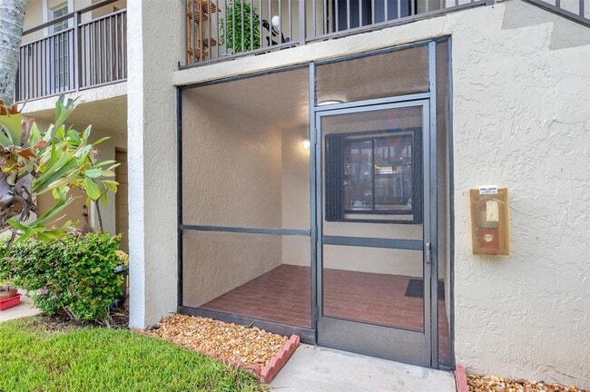 Building Photo - 434 Lakeview Dr