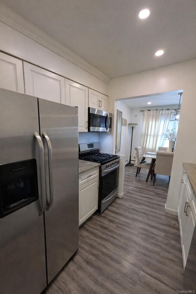 Foto del edificio - 4 McLaughlin Ave