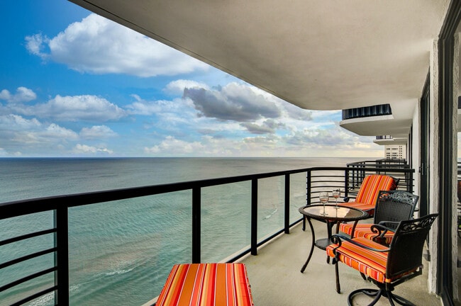 Building Photo - 250 S Ocean Blvd