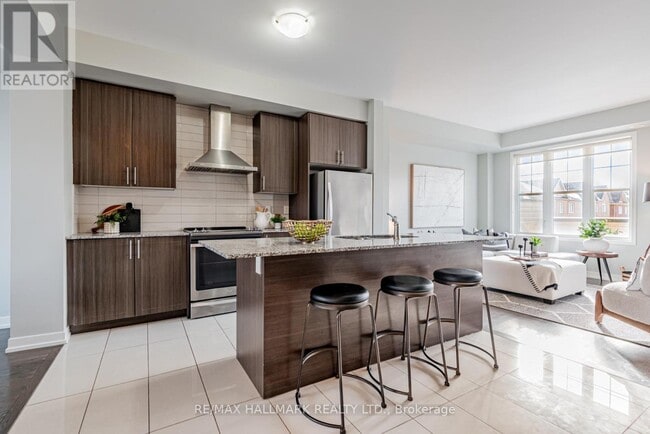 Building Photo - 10610 Bathurst St