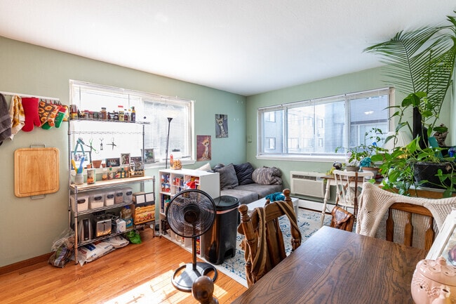 1BR, 1BA - SF - Living Room - Stadium Village Apartments