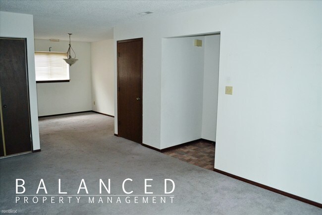 Building Photo - 5270 SW West Dr