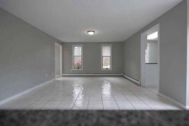 Building Photo - 4 Sterling Ln