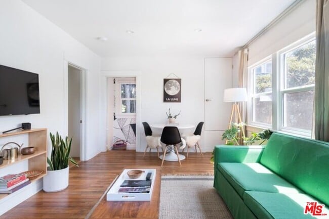 Building Photo - 1933 Kent St