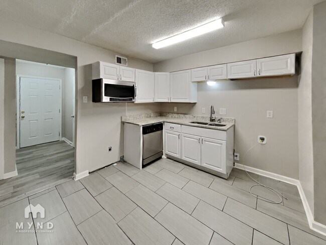 Foto del edificio - 5607 Maple Tree Dr