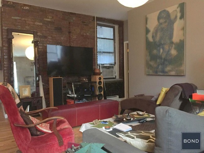 Foto del edificio - 303 E 8th St