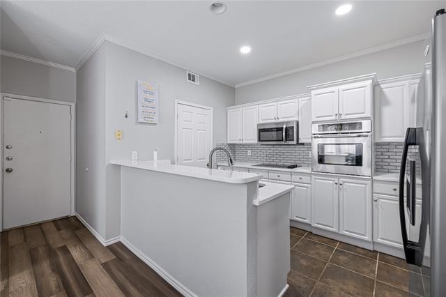 Foto principal - 6011 Barrington Ct