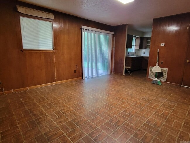 Building Photo - 215 Dryad Ln