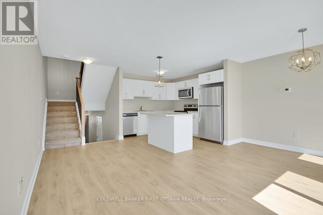 Building Photo - 81 Whitcomb Cres