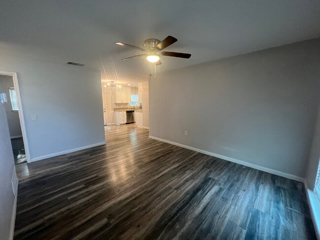 Building Photo - 4606 Avenida Prima St