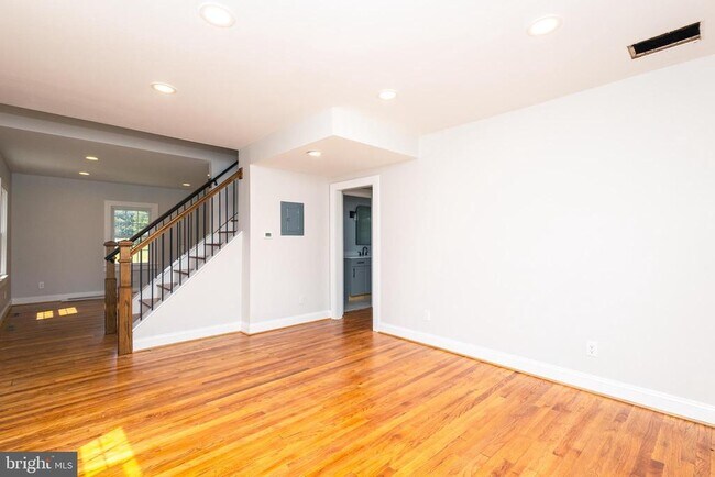 Building Photo - 16157 Patrick Ave