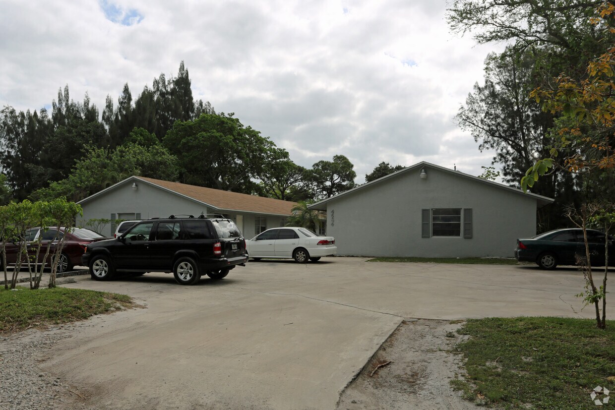 Building Photo - 4684 Weymouth Rd