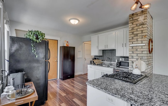 Building Photo - 2501 Garfield Ave