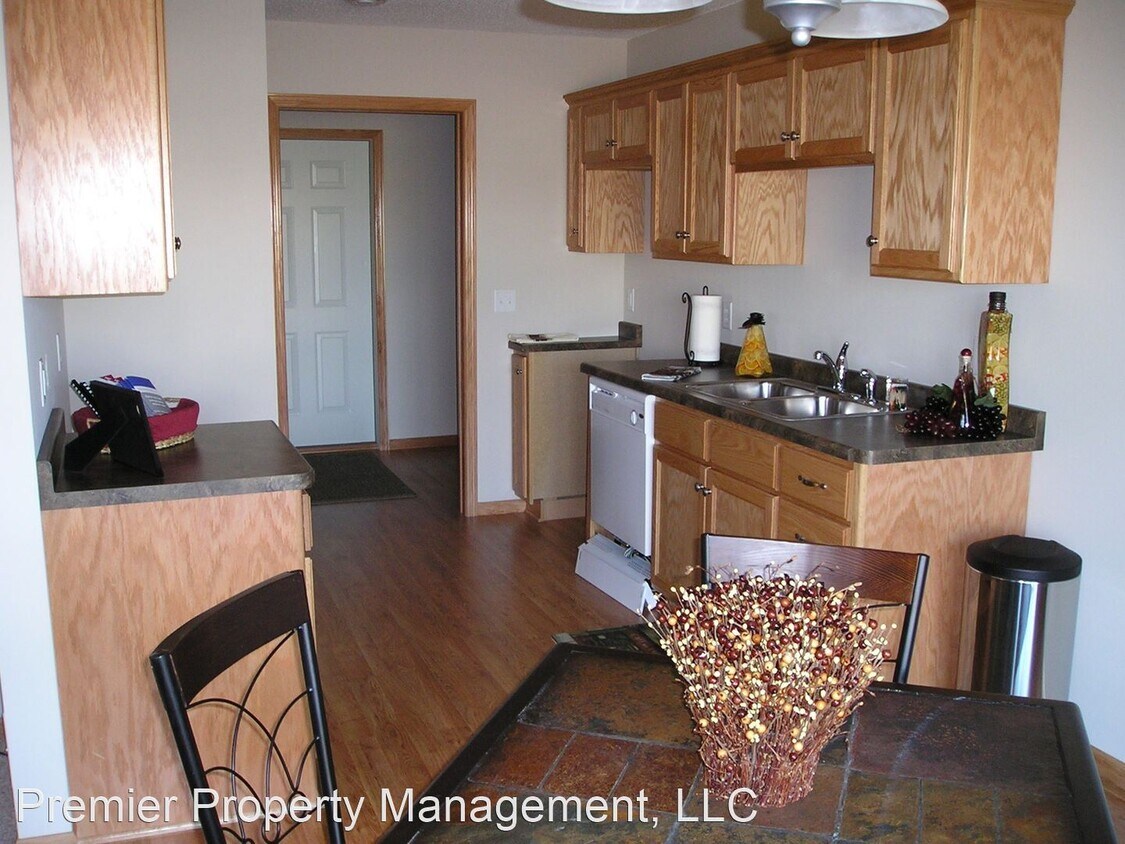 Building Photo - 3 br, 1.5 bath House - 2461 42nd Ave S