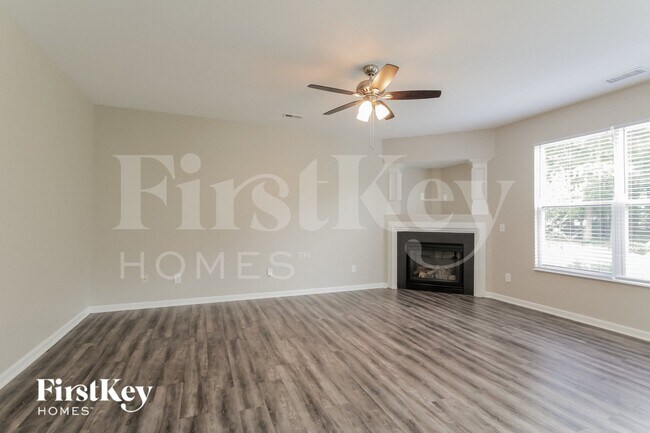 Foto del edificio - 13704 Stringfellow Ln