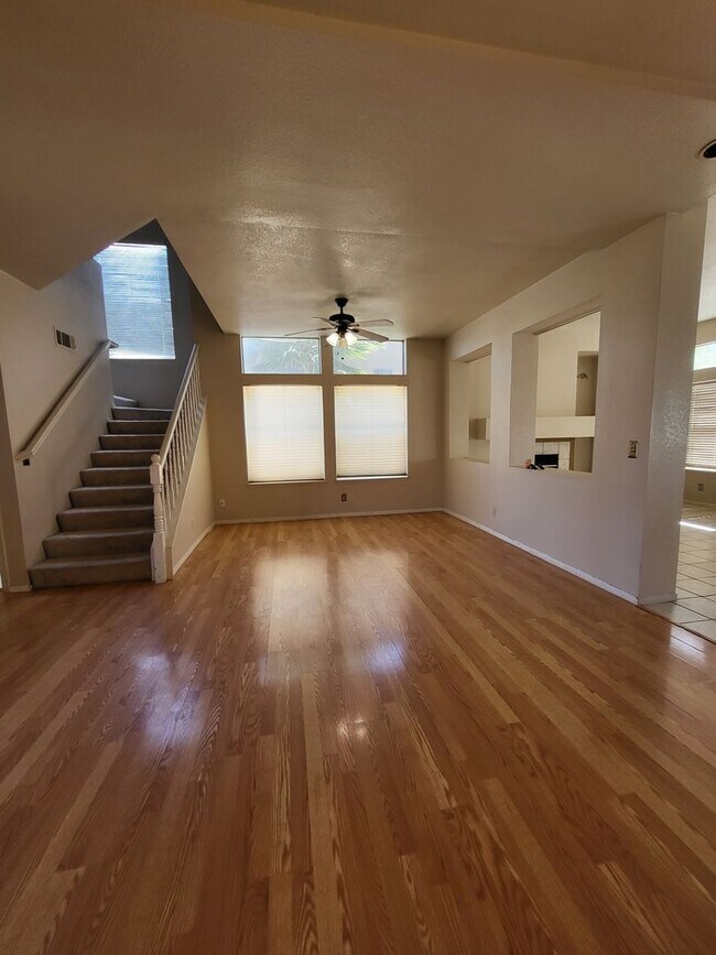 Foto del edificio - 4Bdm 2.5Ba Home in Convenient Location!