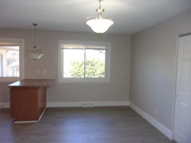Building Photo - 324 N Park Dr