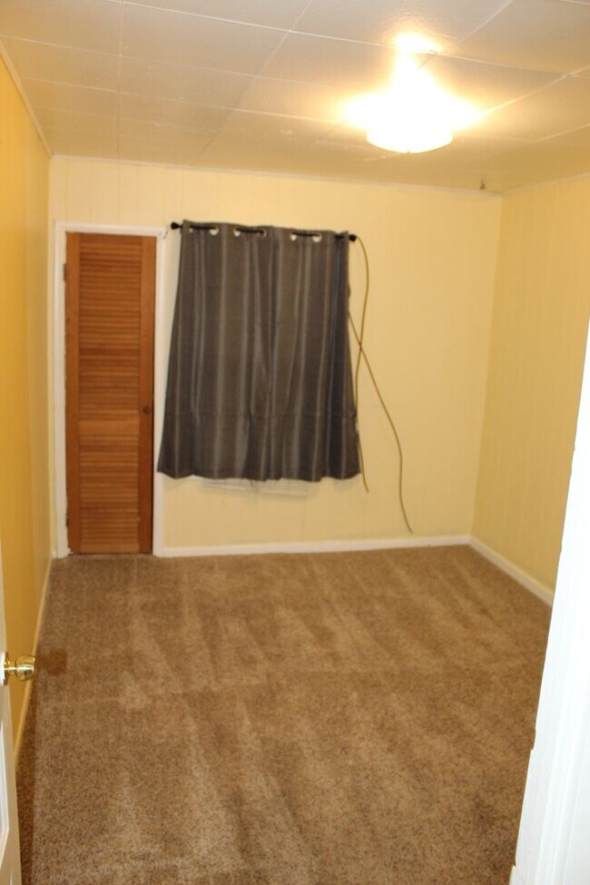 Building Photo - Available Now in Flint Twp.!