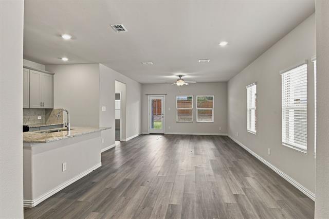 Foto del edificio - 810 Honeydew Ln