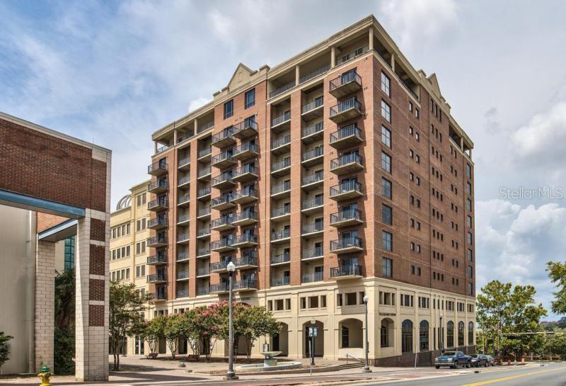 Foto principal - 215 W College Ave