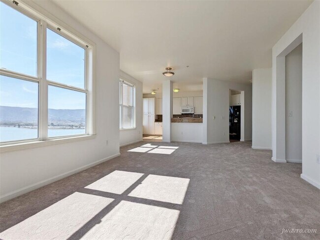Building Photo - 101 Crescent Way