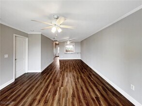 Building Photo - 4530 SW 10th Ave