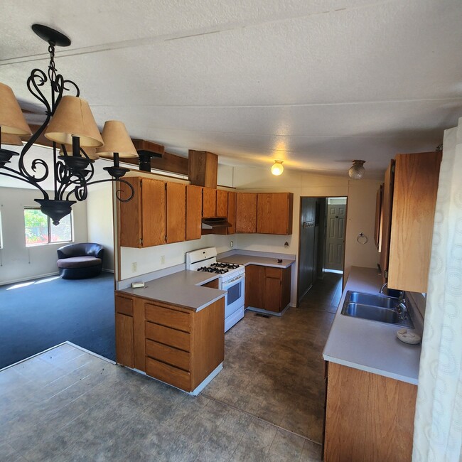 Foto del edificio - 881 SW Pucker Huddle Rd